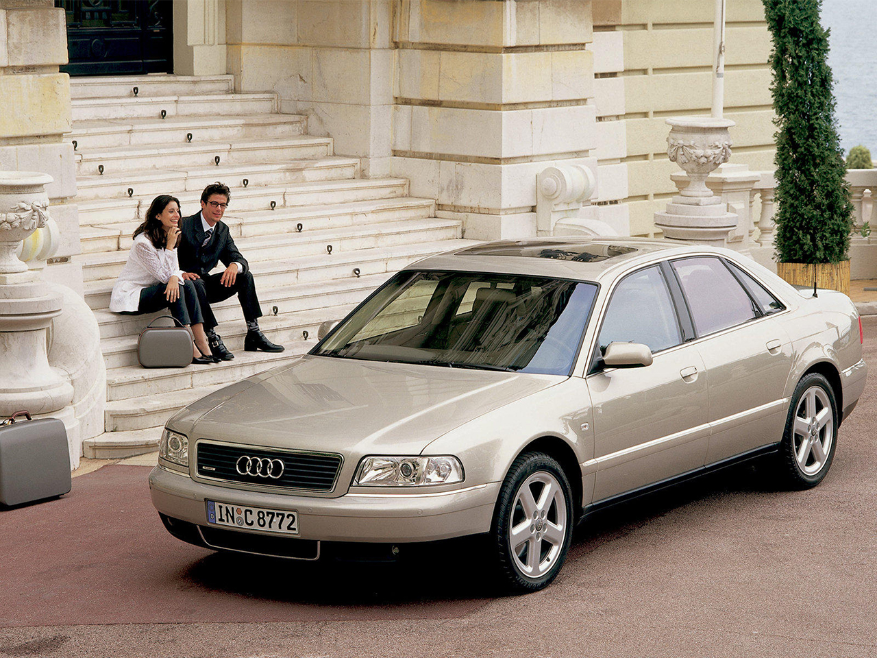 Audi A8 pierwszej generacji – luksusowy sedan, który wciąż zachwyca. Ile dziś kosztuje?