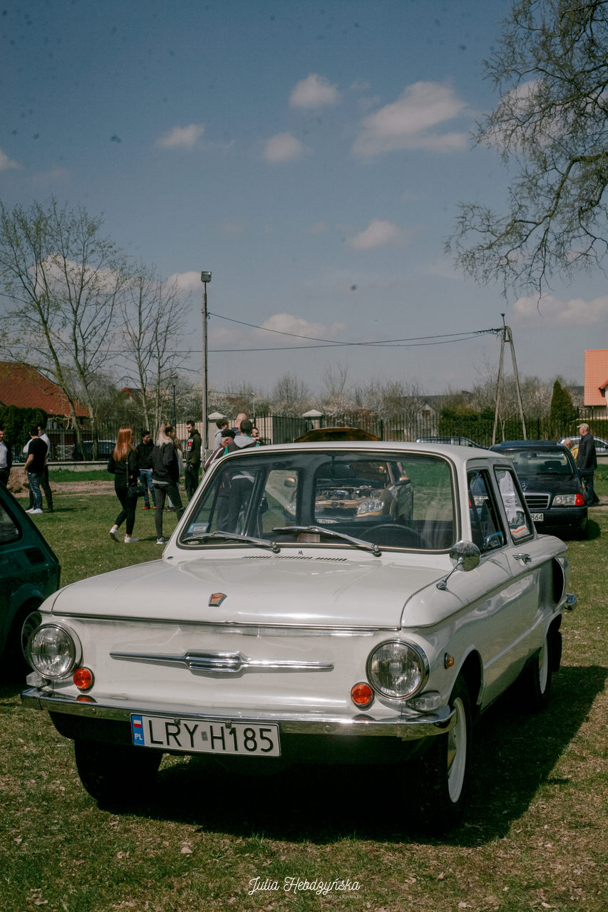 Zloty samochodowe lipiec 2022 – gdzie warto wybrać się swoim youngtimerem? 