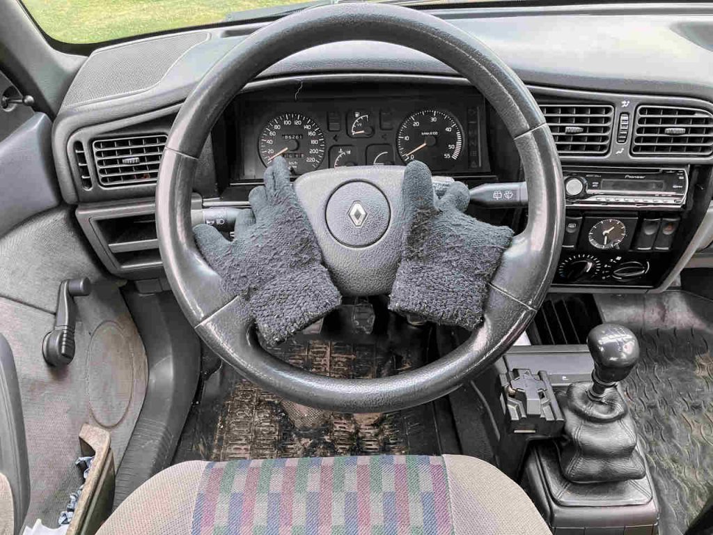 Renault 19 wnętrze