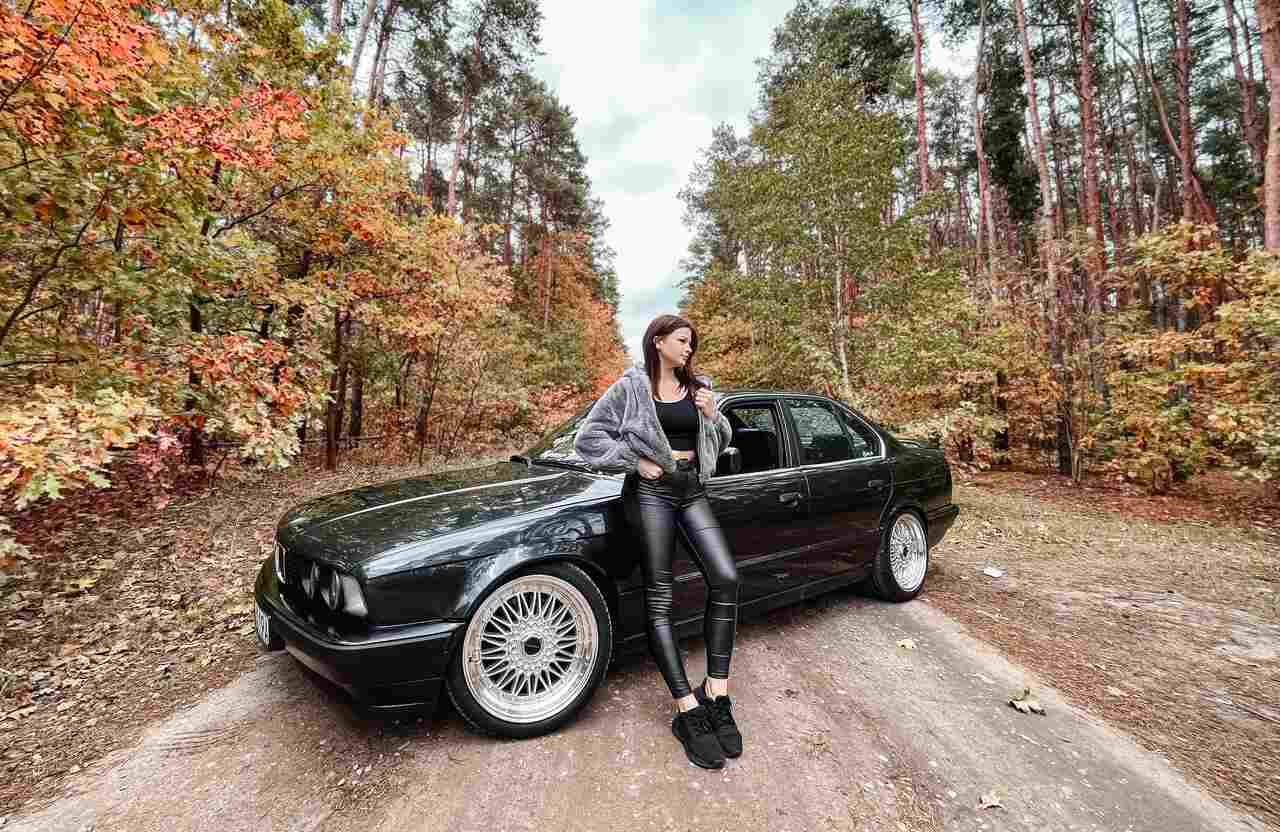 Julia i jej czarne BMW e34. Duża felga, własny styl. To dopiero początek motoryzacyjnej przygody!