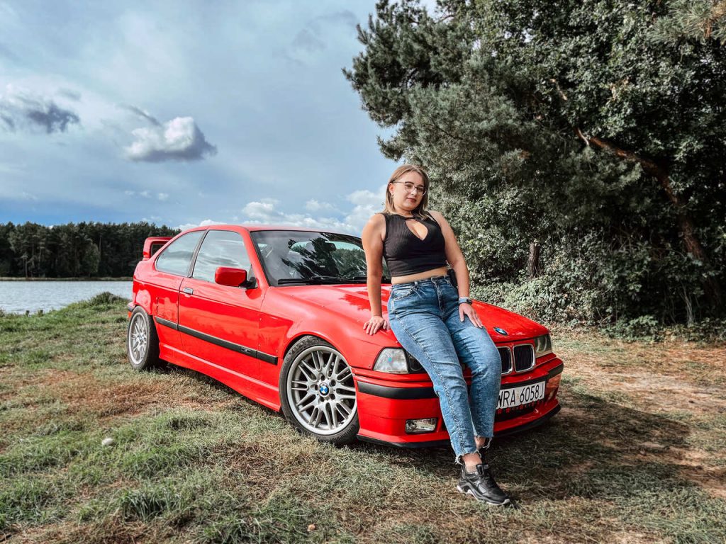 Karolina i BMW E36 316i. Mały, ale wariat. Również wizualnie!